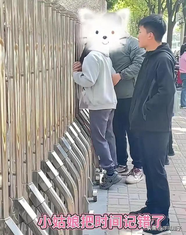 惋惜！考生英语考试迟2分钟，请求
入场被拒，知恋人透露是清北班