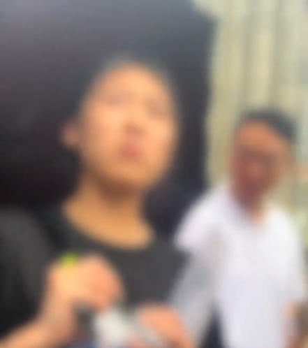 女生高考迟到1分钟被拒！知恋人曝缘故原由，女生是清北班，家住对面