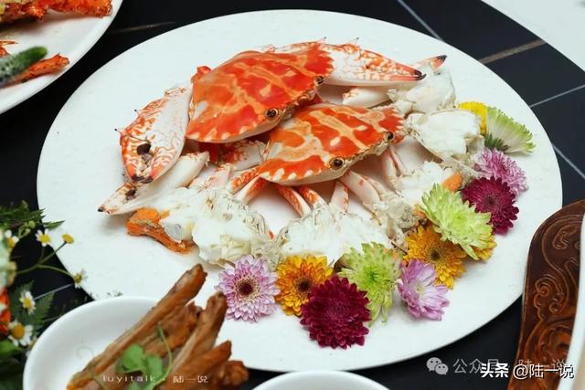 泉州海桐里：米其林与黑珍珠厨师联袂
，除了簪花冻蟹，还随处惊喜