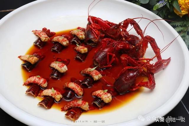 泉州海桐里：米其林与黑珍珠厨师联袂
，除了簪花冻蟹，还随处惊喜