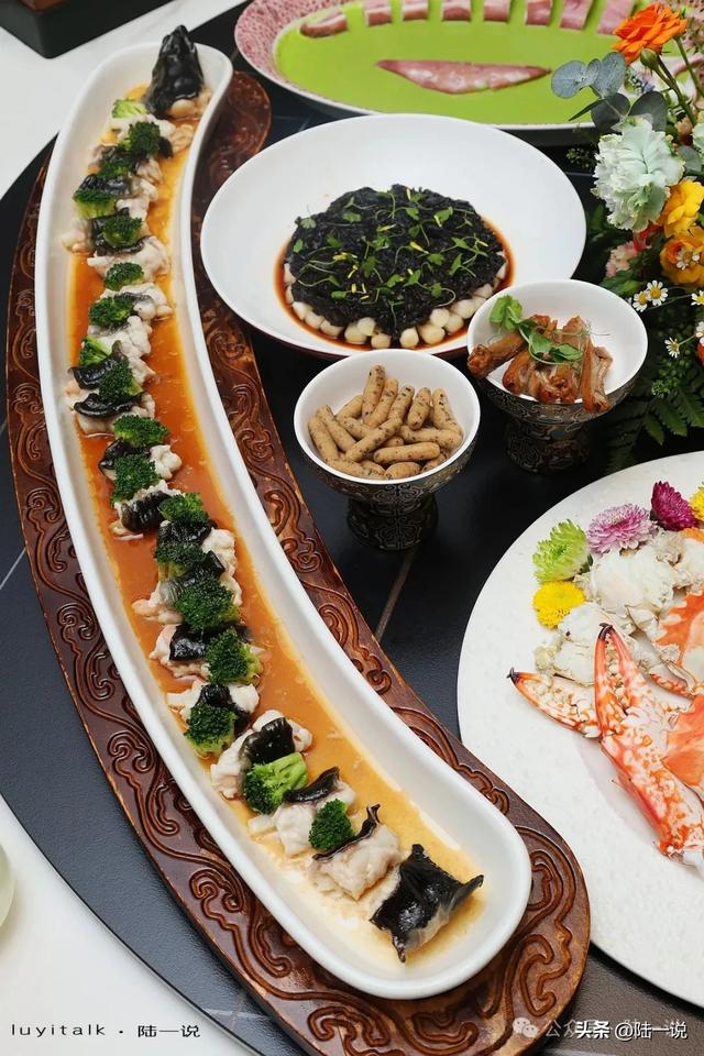 泉州海桐里：米其林与黑珍珠厨师联袂
，除了簪花冻蟹，还随处惊喜