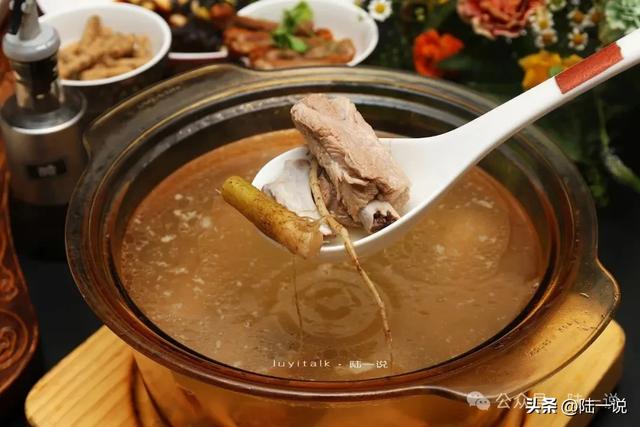 泉州海桐里：米其林与黑珍珠厨师联袂
，除了簪花冻蟹，还随处惊喜