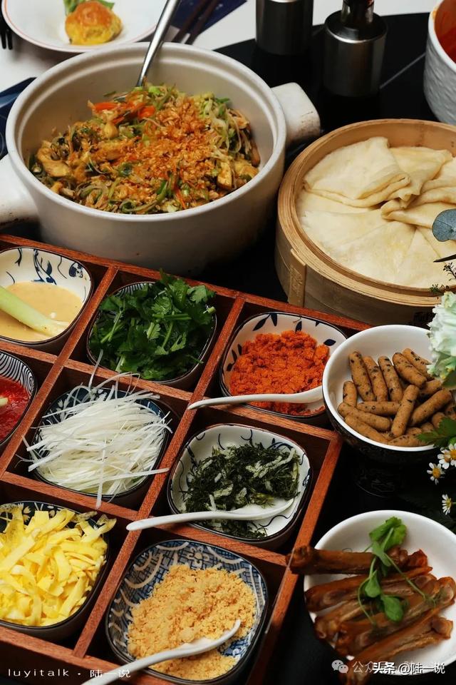 泉州海桐里：米其林与黑珍珠厨师联袂
，除了簪花冻蟹，还随处惊喜