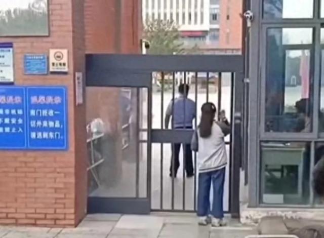 女生高考迟到1分钟遭拒！知恋人曝光，考生是清北班，住考场
对面
