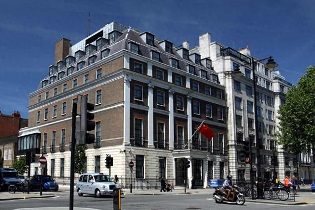 全票通过，不许中国建新使馆，伦敦谈判前1日，特朗普逼英国就范
