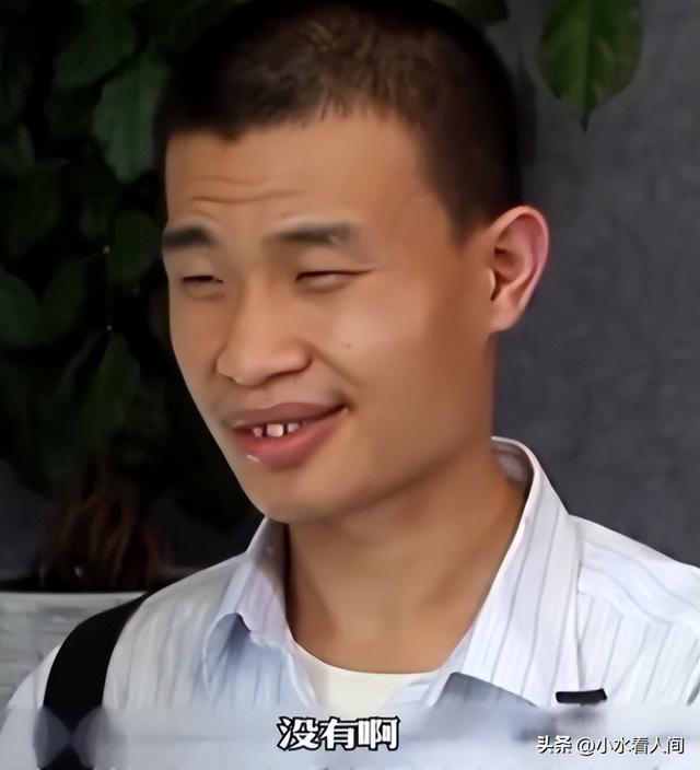 韦东奕办公室内景首曝光！回应找女友人
事件，连一个苹果都不肯收