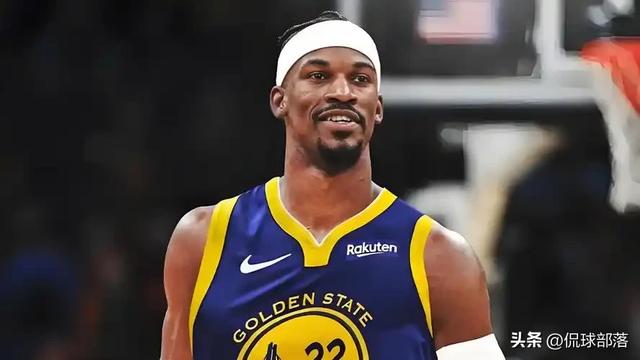 NBA巴特勒艳福不浅！带性感美女坐私人飞机，2年能赚8亿果然会玩
