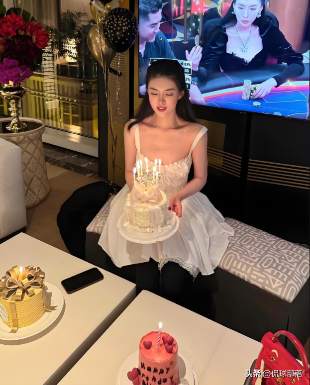 NBA巴特勒艳福不浅！带性感美女坐私人飞机，2年能赚8亿果然会玩