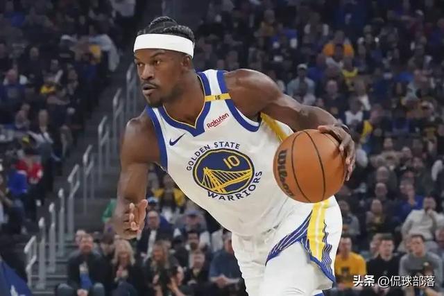 NBA巴特勒艳福不浅！带性感美女坐私人飞机，2年能赚8亿果然会玩