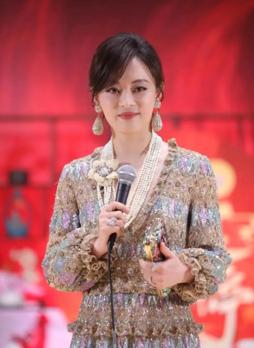 被传“全家
移民”5天后，孙俪发长文亮相！郭德纲的话得到
了应验