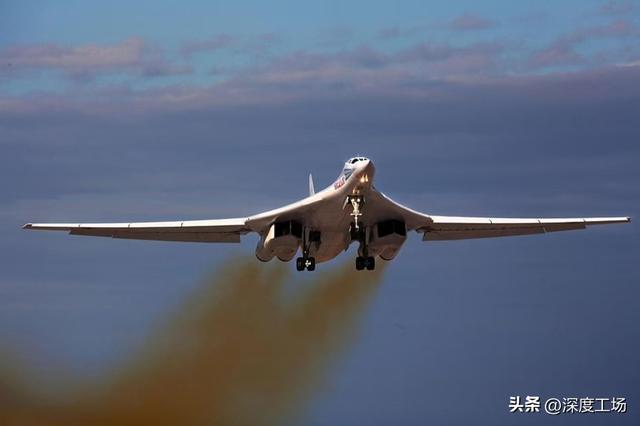 炸出蘑菇云了，惊天大爆炸，400乌军团体死亡，炸死一片德法军官