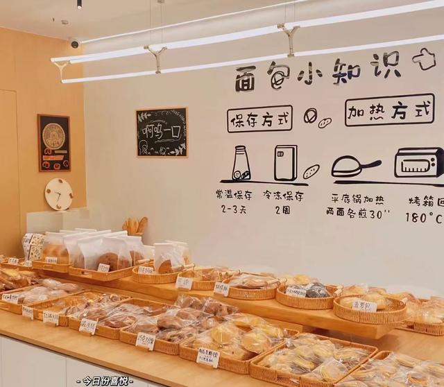 浙江濒临倒闭的面包店因一条特殊留言爆火，老顾客：面包常常一扫而空
，快递盒多了