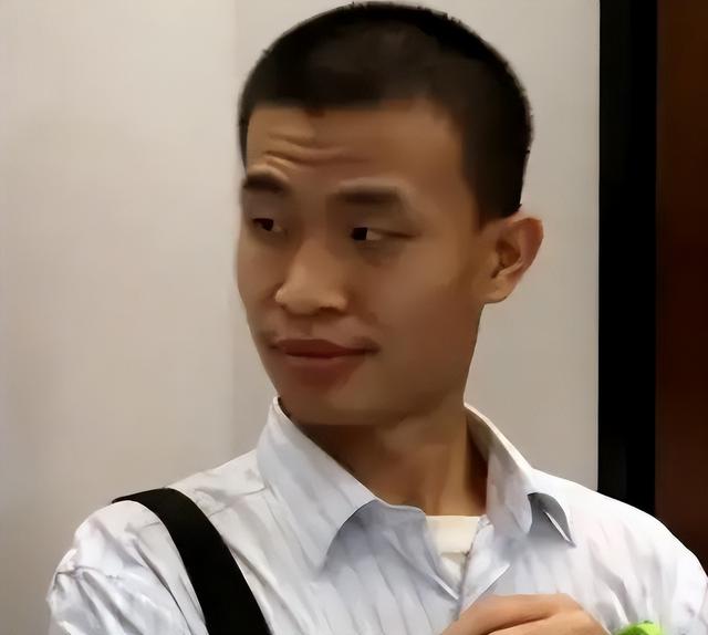 吃相太丢脸！韦东奕注册账户才5天，恶心的一幕发生了，官媒发声