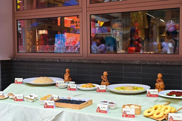 2025中非经贸展览会 “味道湖南” 美食市集
开启，上演舌尖上的文化碰撞！