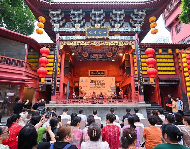 2025中非经贸展览会 “味道湖南” 美食市集
开启，上演舌尖上的文化碰撞！