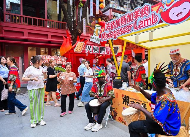 2025中非经贸展览会 “味道湖南” 美食市集
开启，上演舌尖上的文化碰撞！