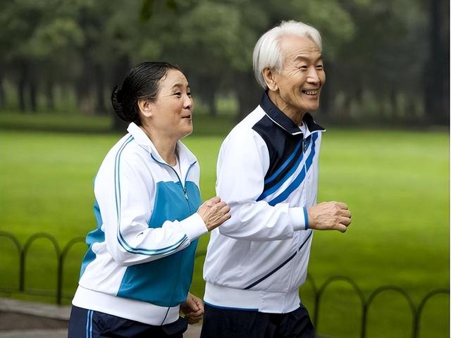 恒久对立
走路锤炼
的人，最后
都怎么样了？这7个长处，不请自来