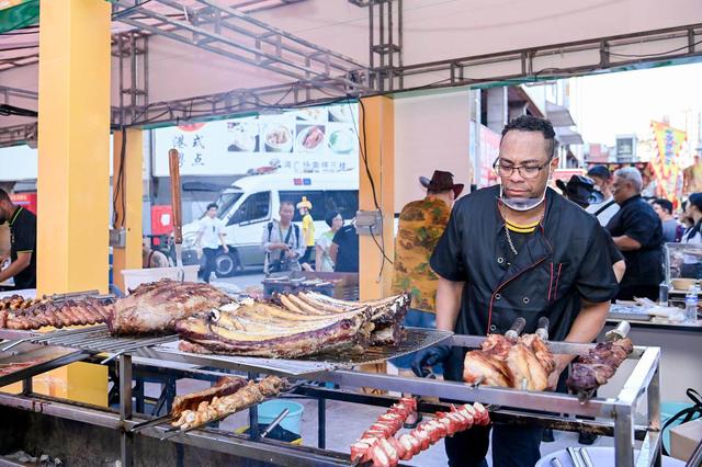 “粤味葡韵”美食文化嘉年华喷鼻
溢广州高低
九，200万元消耗券等你来领