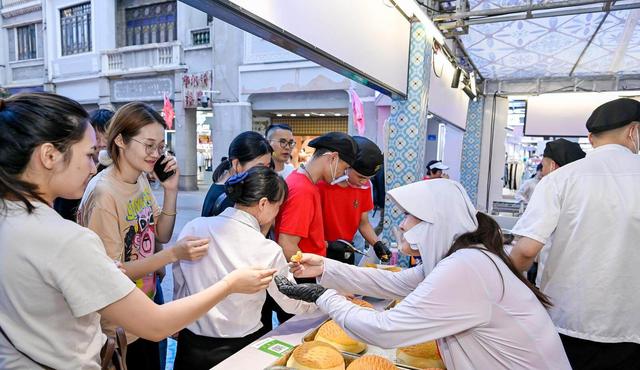 “粤味葡韵”美食文化嘉年华喷鼻
溢广州高低
九，200万元消耗券等你来领