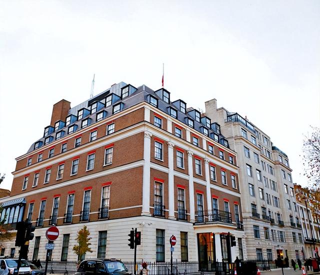 中方专机抵英，美不许中方在伦敦建馆，不到24小时，英方对美承诺