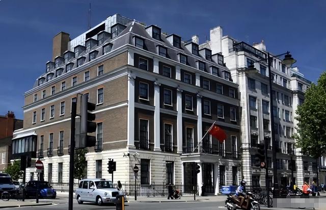 中方专机抵英，美不许中方在伦敦建馆，不到24小时，英方对美承诺