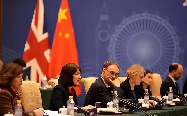 中方专机抵英，美不许中方在伦敦建馆，不到24小时，英方对美承诺