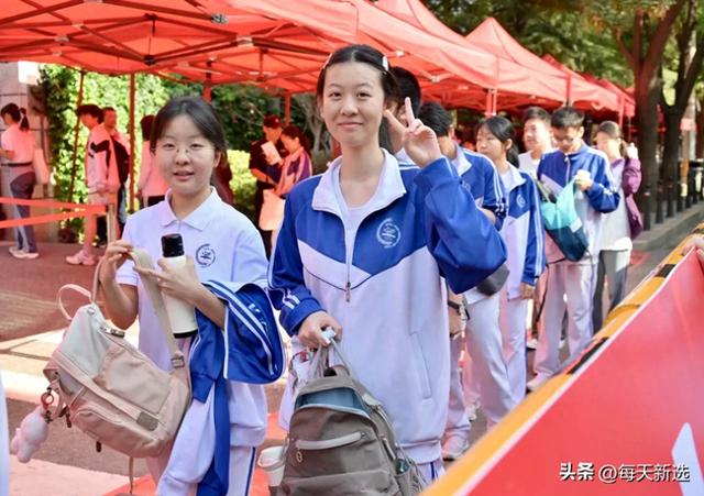 痛心！2025高考刚结束，多名考生受伤，18岁女孩脱离了大家
！
