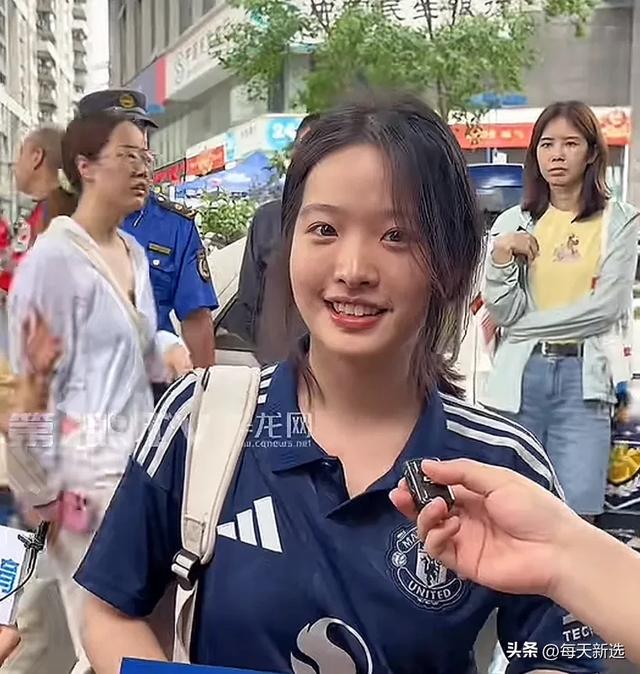 痛心！2025高考刚结束，多名考生受伤，18岁女孩脱离了大家
！