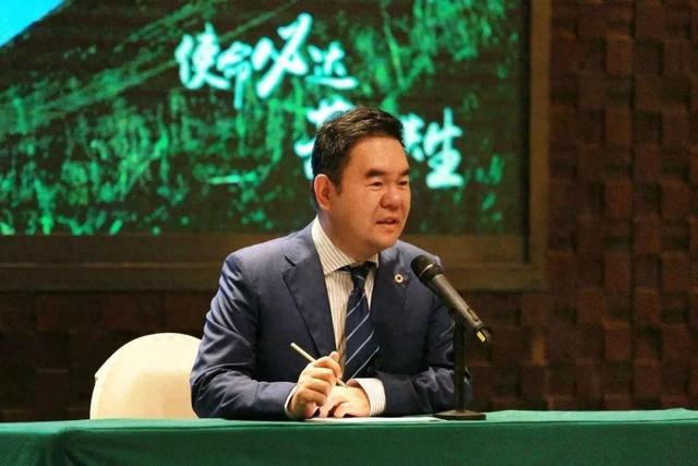 卷走200亿，干倒8000名富豪，“广东第一平易近
企”竟是惊天圈套
？
