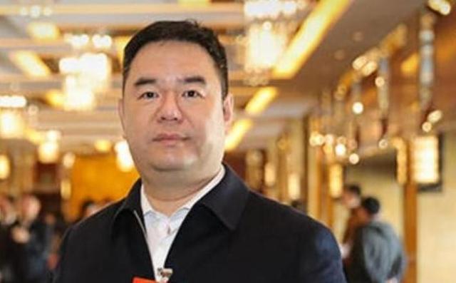 卷走200亿，干倒8000名富豪，“广东第一平易近
企”竟是惊天圈套
？