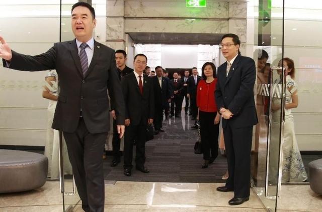 卷走200亿，干倒8000名富豪，“广东第一平易近
企”竟是惊天圈套
？