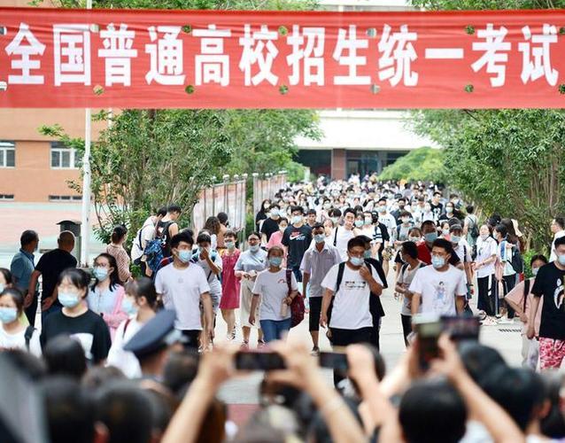 女生高考迟到1分钟被拒！知恋人曝缘故原由，女生是清北班，家住对面
