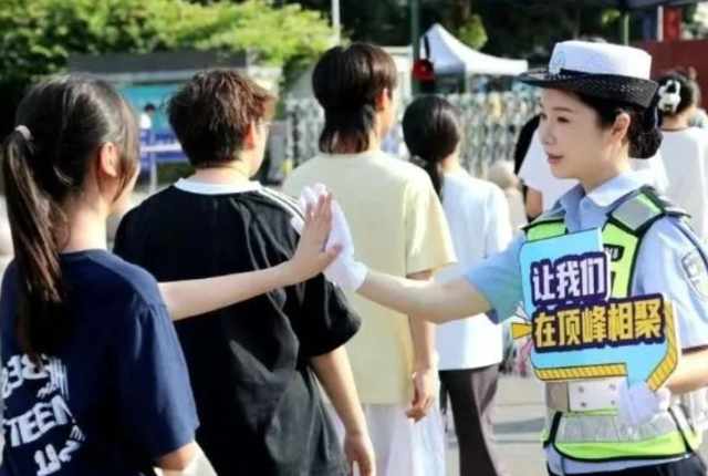 女生高考迟到1分钟遭拒！知恋人曝光，考生是清北班，住科场对面