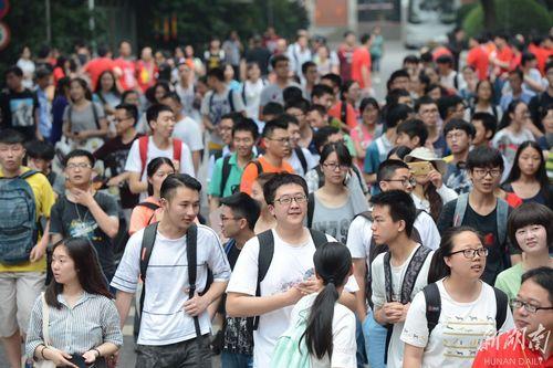 高考刚竣事，社会就出现三年夜
“反常”征象，前两个令人感到担忧！