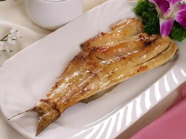 夏季到临，医生提示糖尿病患者：宁可吃点生果
，也别天天吃这3物