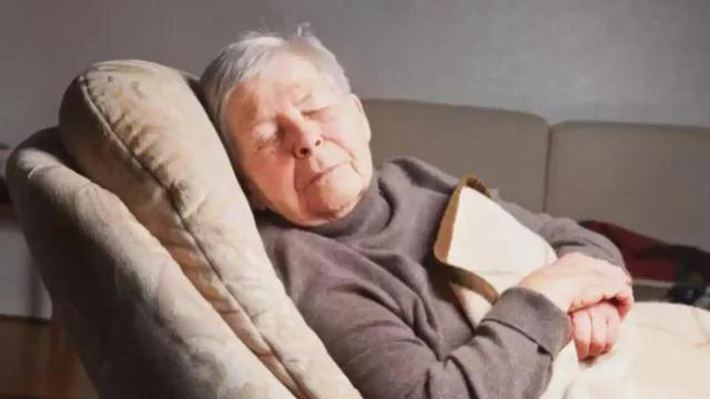 夏季到临，医生提示糖尿病患者：宁可吃点生果
，也别天天吃这3物