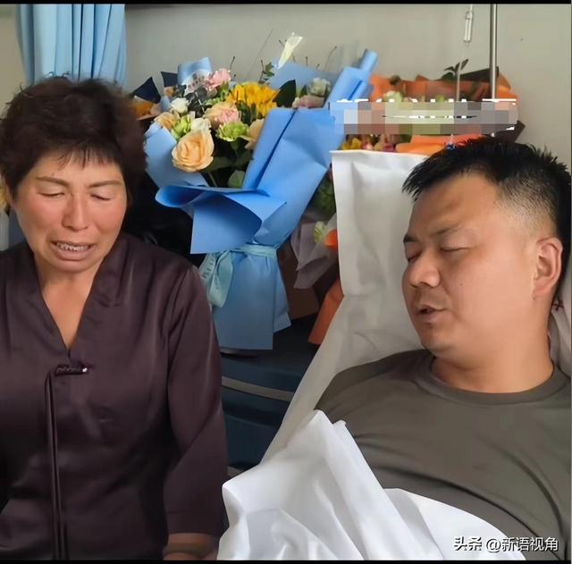 军人跳湖连救5人后续：身份曝光，开10万车引争议 白衬衫亲自欢迎