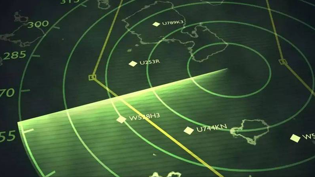 日本海空军力拦截辽宁舰，歼15D突然脱手，日方舰机雷达当场罢工