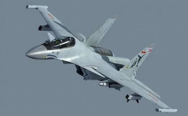 日本海空军力拦截辽宁舰，歼15D突然脱手，日方舰机雷达当场罢工
