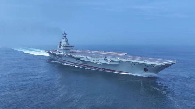 日本海空军力拦截辽宁舰，歼15D突然脱手，日方舰机雷达当场罢工