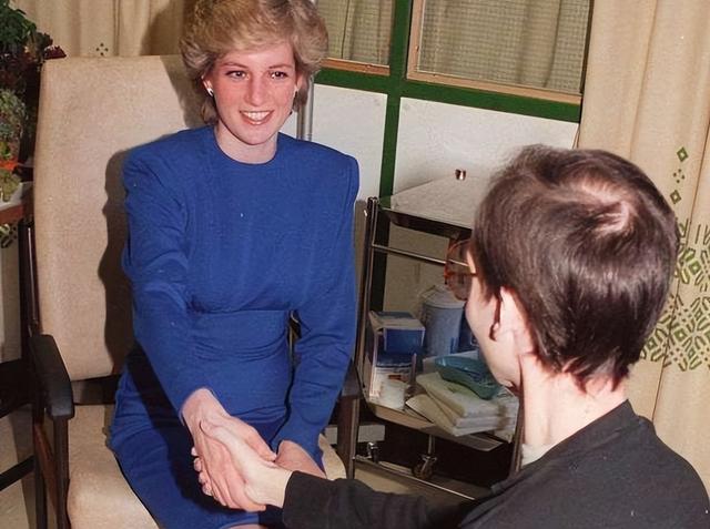 英国80岁白叟
临终前爆料：戴安娜王妃并非车祸离世，实在早有预谋
