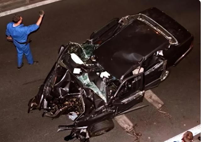 英国80岁白叟
临终前爆料：戴安娜王妃并非车祸离世，实在早有预谋