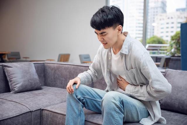 20岁男子胰腺炎逝世
，大夫叹息：把3样当饭吃，胰腺再好也扛不住