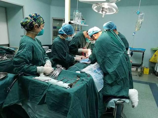 20岁男子胰腺炎逝世
，大夫叹息：把3样当饭吃，胰腺再好也扛不住