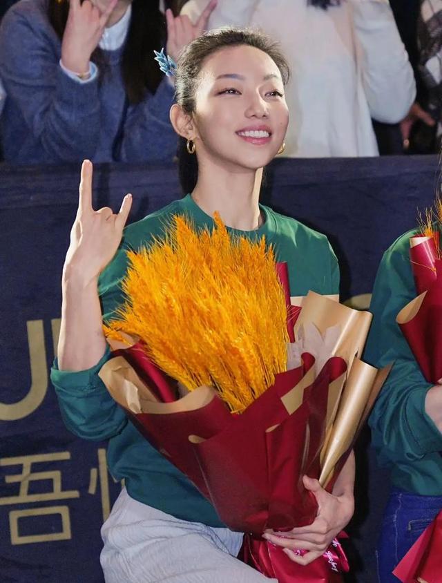 全网喊话"封杀"？看了张桂梅高考动态，才懂那尔那茜为何不被原谅