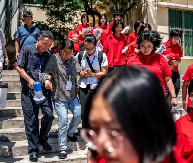 全网喊话"封杀"？看了张桂梅高考动态，才懂那尔那茜为何不被原谅