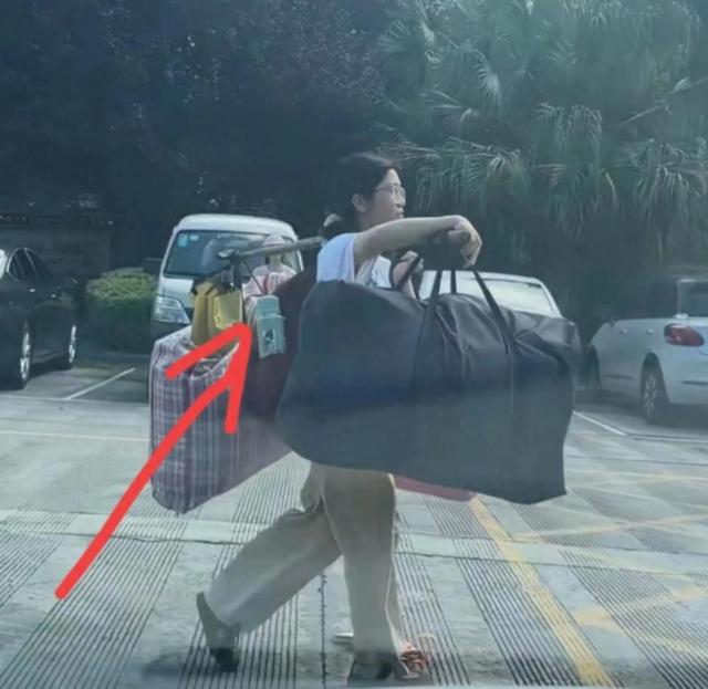 将来可期！广西女生高考完独自挑行李回家后续：获公正
易近


日报点赞