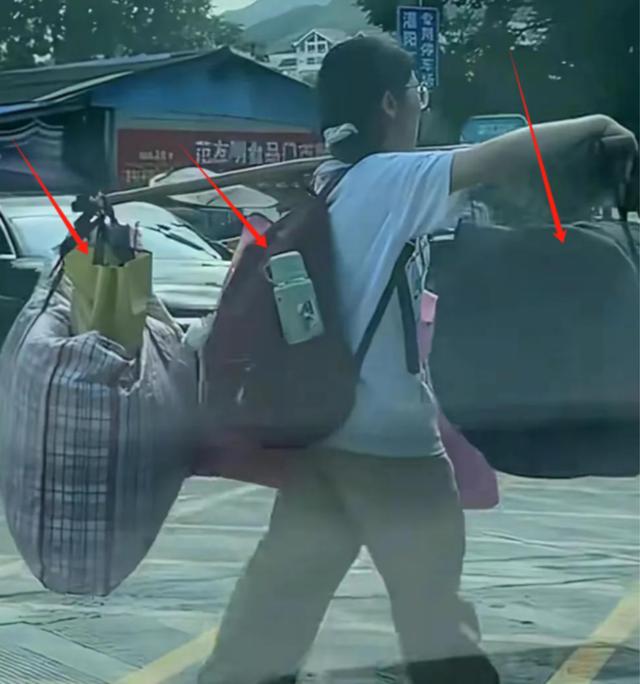 将来可期！广西女生高考完独自挑行李回家后续：获公正
易近


日报点赞