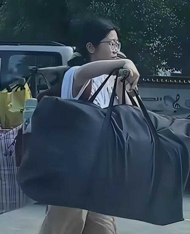 将来可期！广西女生高考完独自挑行李回家后续：获公正
易近


日报点赞