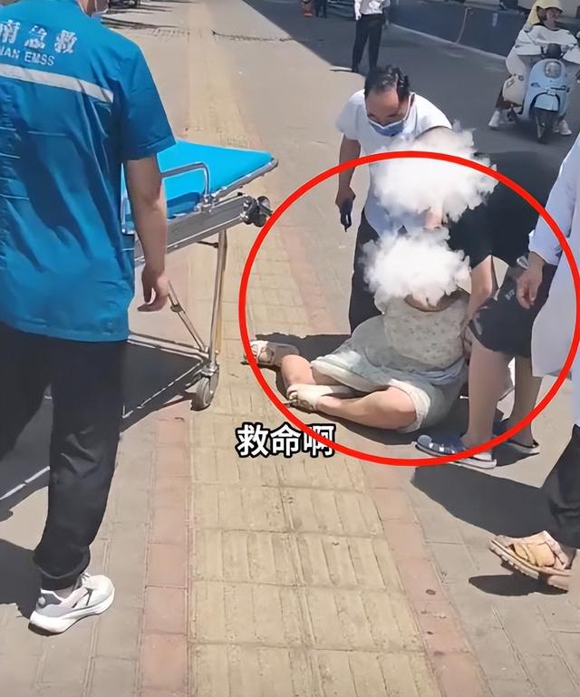 白叟
用手铐铐住小孩最新！双方已和解
，网友质疑：老头能量太年夜
